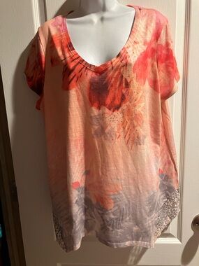Time and Tru Peach Floral V-Neck Tunic with Coral Accents